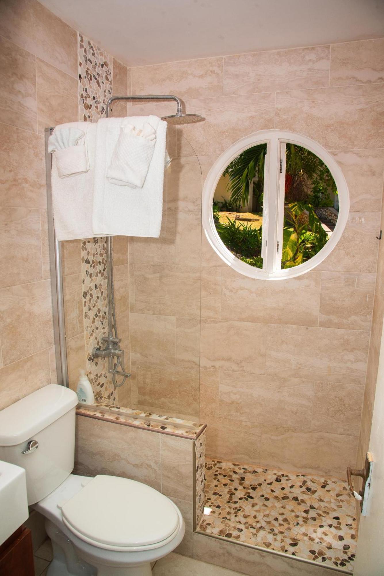 Czar's Citadel-2 Bedroom 23e At Columbus Heights * Ocho Rios