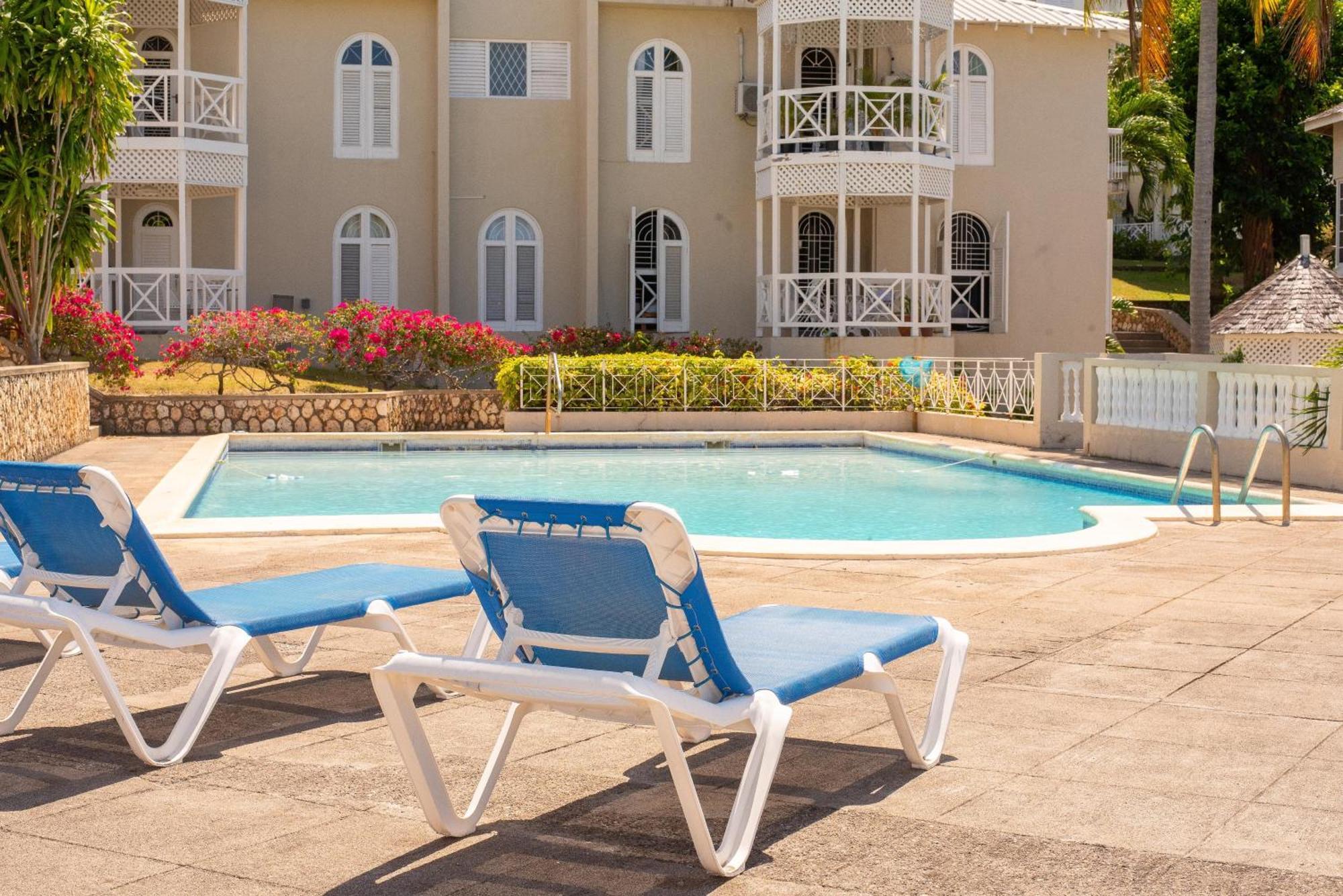 Czar's Citadel-2 Bedroom 23e At Columbus Heights *