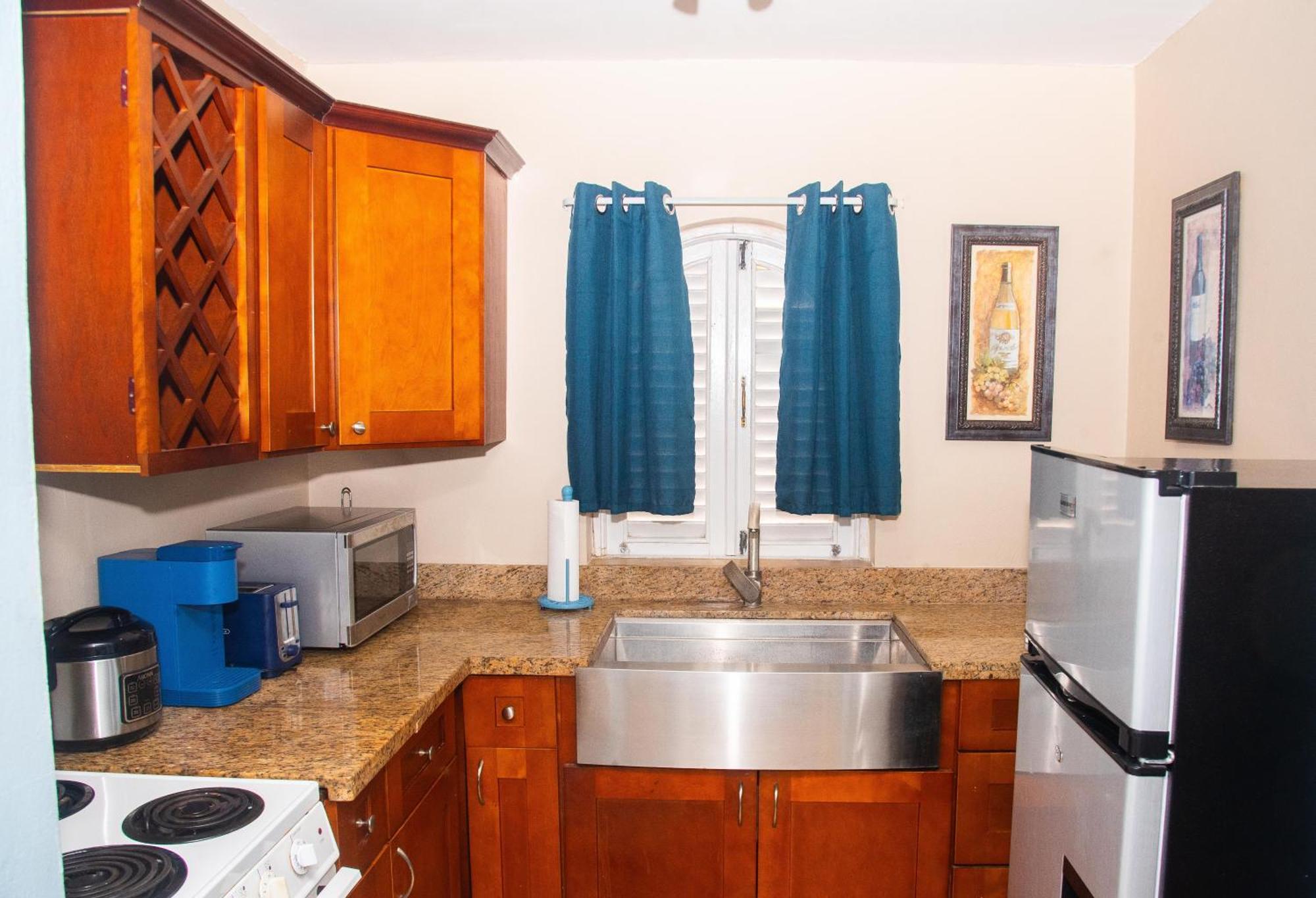 Czar's Citadel-2 Bedroom 23e At Columbus Heights Apartment *